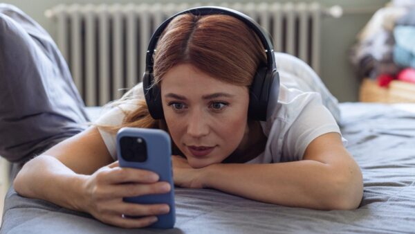 ارزیابی پرتوهای الکترومغناطیسی و سلامتی: تحلیل فنی آخرین یافته‌ها درباره اثرات امواج همراه بر رشد جنین
