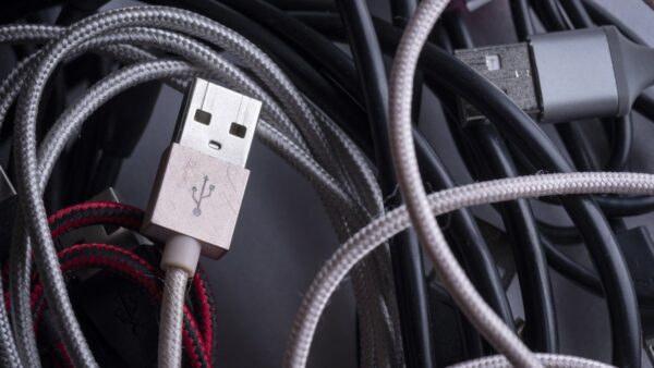 آیا اکستندرهای USB واقعاً کارآمد و ایمن هستند؟ بررسی فنی چالش‌های انتقال داده