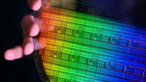تحولی در معماری بسته‌بندی تراشه: بررسی پتنت جدید اینتل برای ادغام مستقیم MicroLED در پکیج CPU