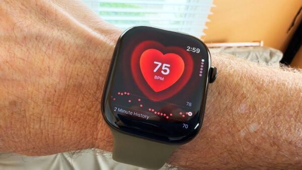 تحلیل تخصصی عملکرد حسگرهای Apple Watch Series 12؛ وقتی داده‌های سلامت بیش از حد دقیق می‌شوند