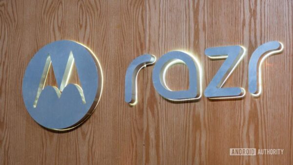 تحلیل فنی موتورولا Razr Wide Fold: ورود مقتدرانه به دنیای گوشی‌های تاشوی افقی با تکیه بر سخت‌افزار مدرن