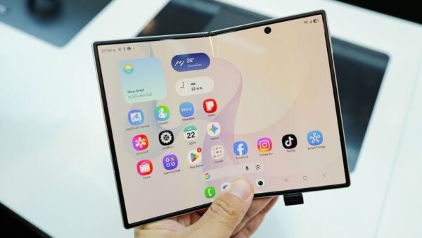 تحلیل استراتژیک تاثیر ورود اپل به بازار گوشی‌های تاشو بر اکوسیستم Samsung Galaxy Z Fold 8