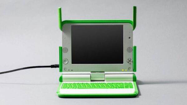 تحلیل شکست پروژه XO-1: چرا رویای لپ‌تاپ ۱۰۰ دلاری OLPC محقق نشد؟