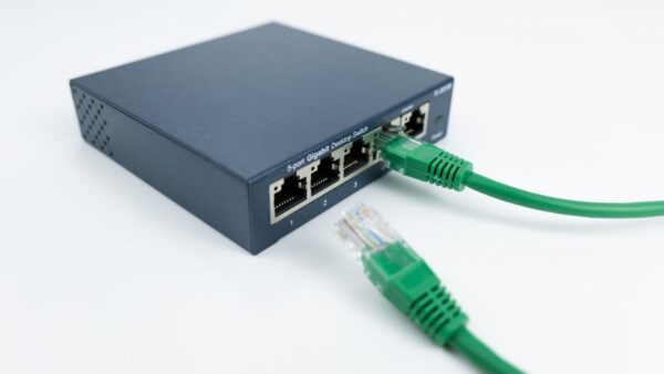 راهکارهای گسترش درگاه‌های شبکه: چگونه ظرفیت Ethernet روتر خود را افزایش دهیم؟