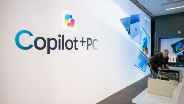 تغییر استراتژی مایکروسافت: پایان اجبار به استفاده از برندینگ «Copilot+ PC» در محصولات جدید