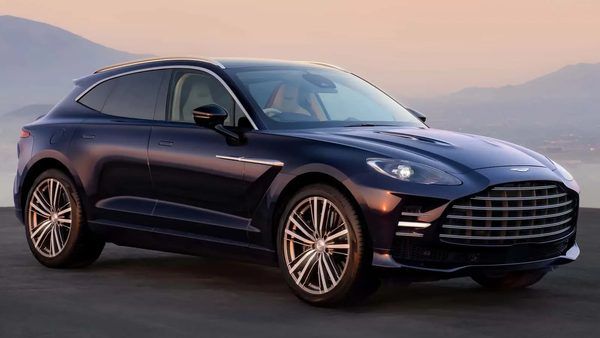 فراتر از قدرت موتور؛ بررسی مهندسی صوتی و ارگونومی دیجیتال در استون مارتین DBX GT مدل ۲۰۲۷