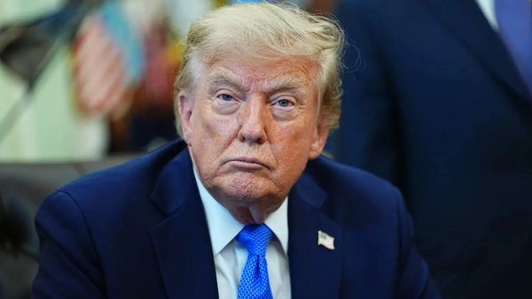 تقابل واقعیت و الگوریتم: تحلیل عملکرد چت‌بات دولتی America.gov در برابر روایت‌های سیاسی