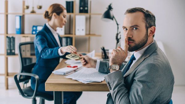 استراتژی بحث‌برانگیز KPMG در تعدیل نیرو: پرداخت ۱۰۰ پوند در ازای سکوت قانونی کارمندان