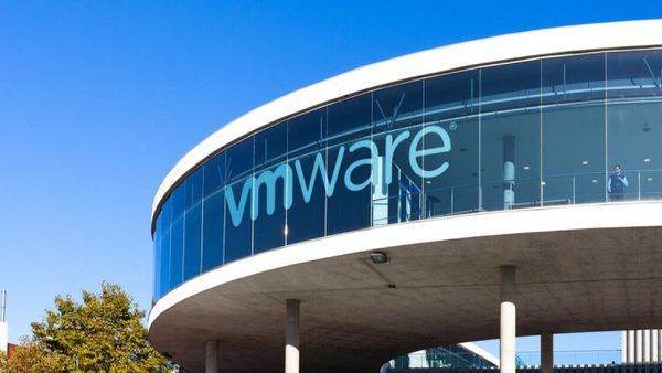 موج گسترده مهاجرت از VMware؛ بررسی بحران هزینه‌های لایسنس و تغییر استراتژی‌های مجازی‌سازی در سال ۱۴۰۵
