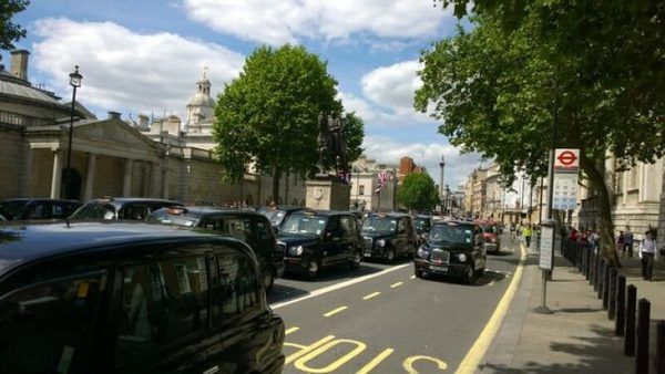 تقابل رانندگان لندن با تاکسی‌های خودران: تحلیل چالش‌های استقرار فناوری‌های خودران در پایتخت بریتانیا