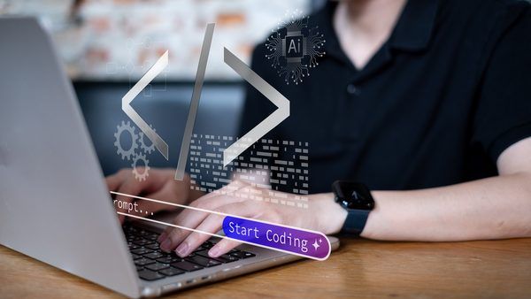 پدیده Vibe Coding؛ آیا ابزارهای هوش مصنوعی می‌توانند جایگزین غول‌های نرم‌افزاری مانند Adobe و Microsoft شوند؟