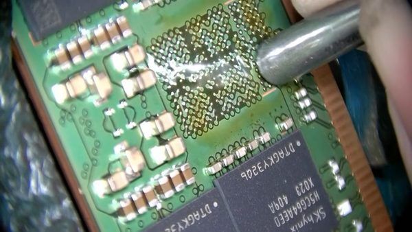 اقتصادِ احیای سخت‌افزار؛ چرا تعمیر ماژول‌های حافظه DDR5 سروری ۱۶ هزار دلاری توجیه‌پذیر شد؟