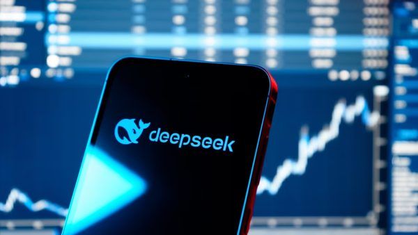 خیز بلند DeepSeek برای جذب سرمایه ۱۲ میلیارد دلاری: نقش کلیدی تنسنت و CATL در رقابت هوش مصنوعی