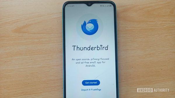 مهاجرت از جیمیل به تاندربرد: چرا حرفه‌ای‌ها به دنبال کلاینت‌های ایمیل بومی (Local) هستند؟