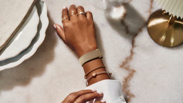 تحولی در گجت‌های پوشیدنی: بررسی قابلیت‌های جدید Fitbit Air در پاییز ۱۴۰۳
