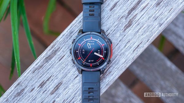 تحلیل باگ روشنایی در Garmin Fenix 8: وقتی درخشش نمایشگر AMOLED فراتر از انتظار می‌رود