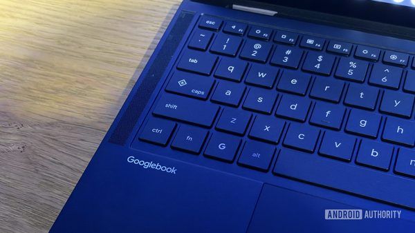 بررسی جامع قابلیت‌های Googlebook: از نوار نوری Glowbar تا بهینه‌سازی گیمینگ با Android Game Controls