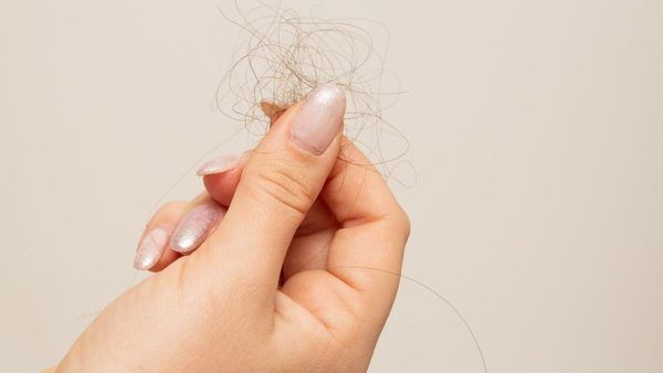 فراتر از کاهش وزن: بررسی ارتباط داروهای GLP-1 با ریزش مو و ناهنجاری‌های ناخن