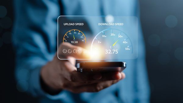تفاوت فنی پهنای باند (Bandwidth) و سرعت اینترنت (Throughput)؛ تحلیل مهندسی برای درک عملکرد شبکه