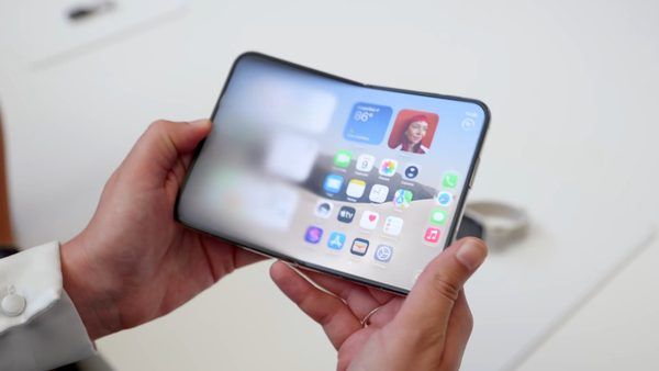 تحلیل انیمیشن باز شدن آیفون دوئو (iPhone Duo)؛ چرا کاربران گلکسی Z Fold 8 دچار FOMO شده‌اند؟