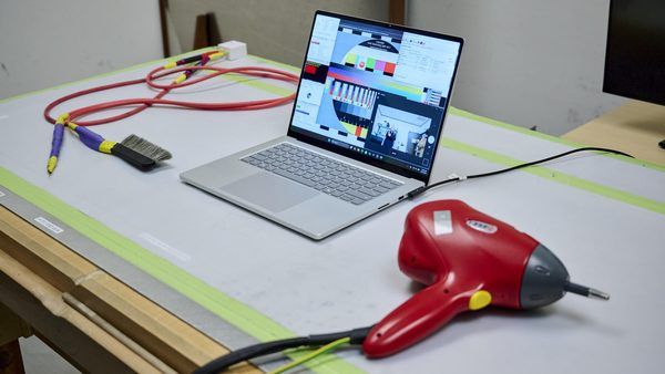 پشت صحنه مهندسی مایکروسافت: چگونه Surface Laptop Ultra برای رقابت با مک‌بوک پرو متولد شد