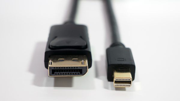 آیا درگاه Mini DisplayPort به پایان عمر خود رسیده است؟ تحلیل فنی گذار از مینی‌دی‌پی به USB-C