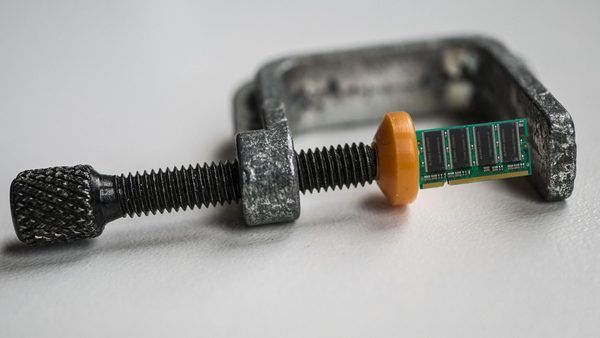 تحول در مدیریت حافظه لینوکس: معرفی CRAM و جهش ۴۵۲ برابری در سرعت خواندن