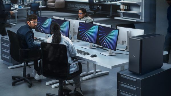 تحلیل گزارش جدید HP: هوش مصنوعی چگونه به جای حذف، فرصت‌های شغلی جدید خلق می‌کند؟