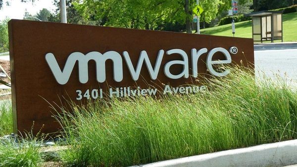 بحران هزینه‌های لایسنس VMware؛ تحلیل خروج ۹۰ درصدی مشتریان و چالش‌های گذار به زیرساخت‌های جایگزین