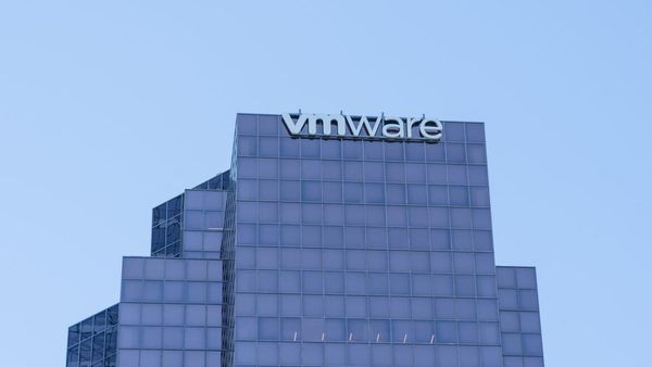 تحلیل خروج گسترده از اکوسیستم VMware: چالش‌های عملیاتی و فشار هزینه‌های لایسنسینگ در سال ۱۴۰۵