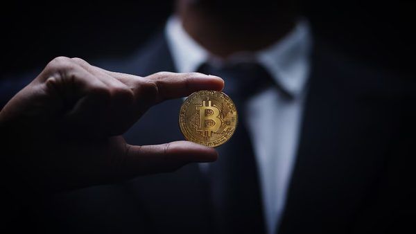 راهنمای جامع پرداخت با بیت‌کوین (BTC): از قهوه‌فروشی‌های محلی تا تراکنش‌های شبکه لایتنینگ