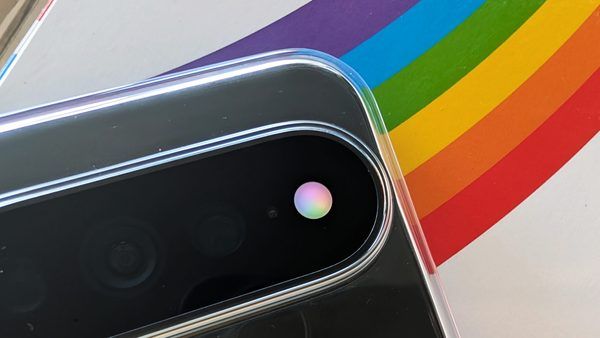 آیا ویژگی HiLight در Pixel 11 Pro رویکرد کاربران به طراحی گوشی‌های با قابلیت قرارگیری بر نمایشگر را تغییر داده است؟