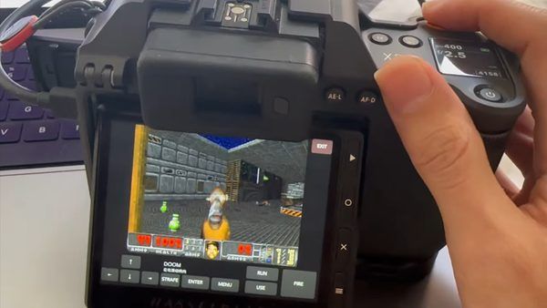 پورت بازی Doom روی دوربین مدیوم فرمت Hasselblad X2D؛ فراتر از مرزهای عکاسی حرفه‌ای