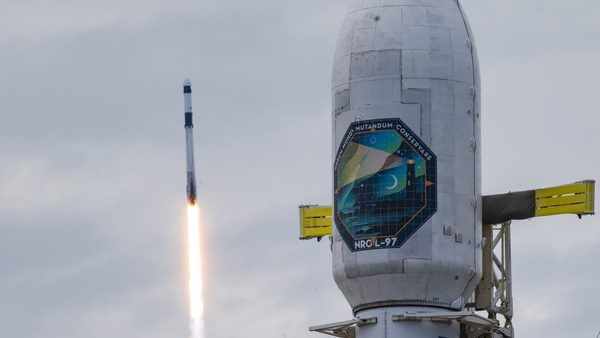 تحلیل پیشرفت‌های اخیر صنعت فضایی: دستیابی استارشیپ به مدار و قراردادهای استراتژیک Rocket Lab