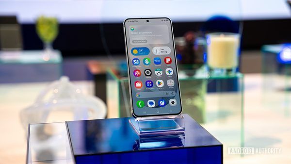 آیا سری Galaxy FE سامسونگ به بن‌بست رسیده است؟ تحلیل فنی انتقادی از استراتژی میان‌رده‌های پرچمدار