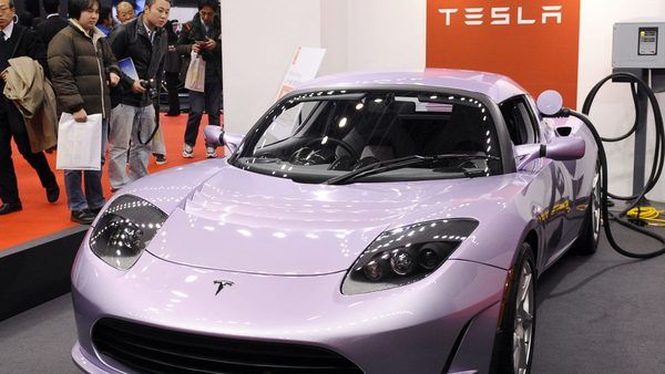 چالش‌های تسلا در عرضه Roadster 2: ورود به بازاری که دیگر مانند سال ۲۰۱۷ نیست
