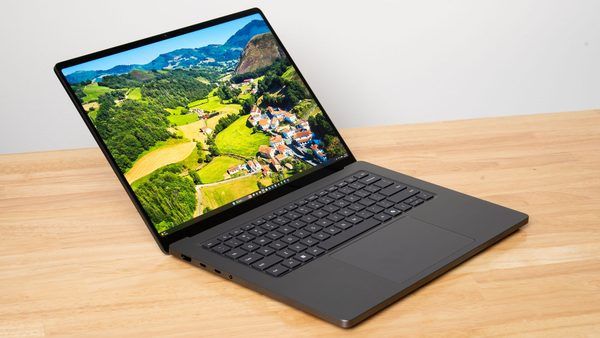 تحلیل فنی تراشه RTX Spark در لپ‌تاپ Microsoft Surface Laptop Ultra: پیشتازی در هوش مصنوعی محلی و چالش‌های گیمینگ