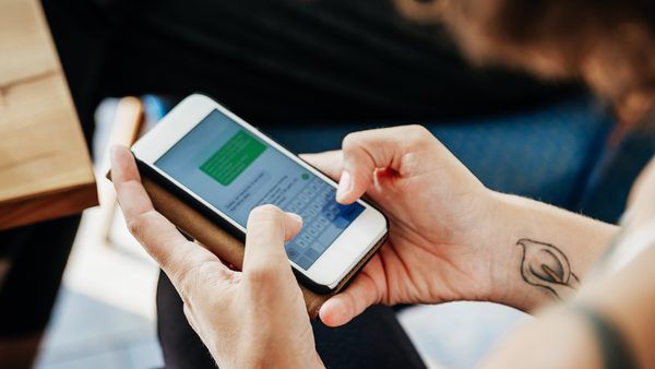 تحول در سیاست‌های حفاظتی واتس‌اپ؛ رونمایی از ابزارهای کنترل والدین در پاسخ به فشارهای قانون‌گذاری